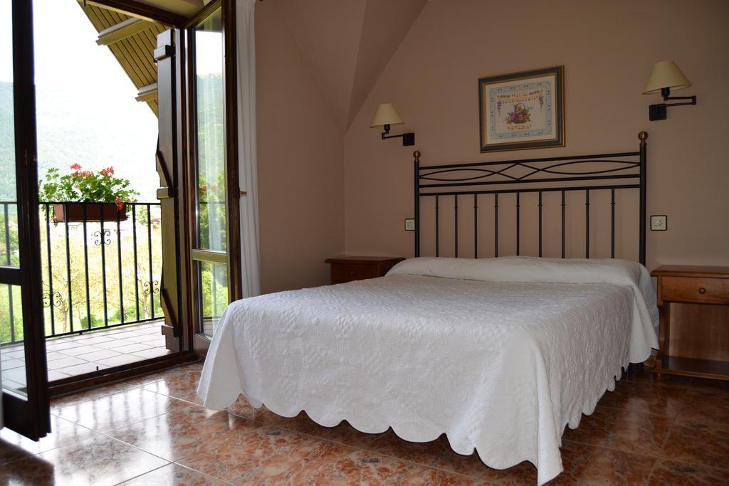 Hotel Viña Oliván Sarvisé Quarto foto